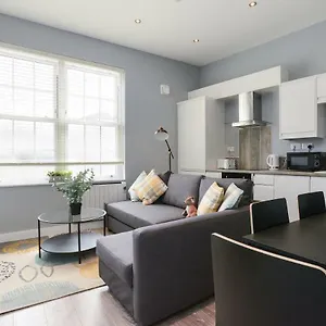 Apartment Arena - Stylish And Homely By The Ice Arena With Parking